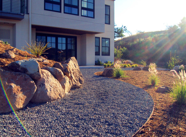 Edging for Crushed blue stone