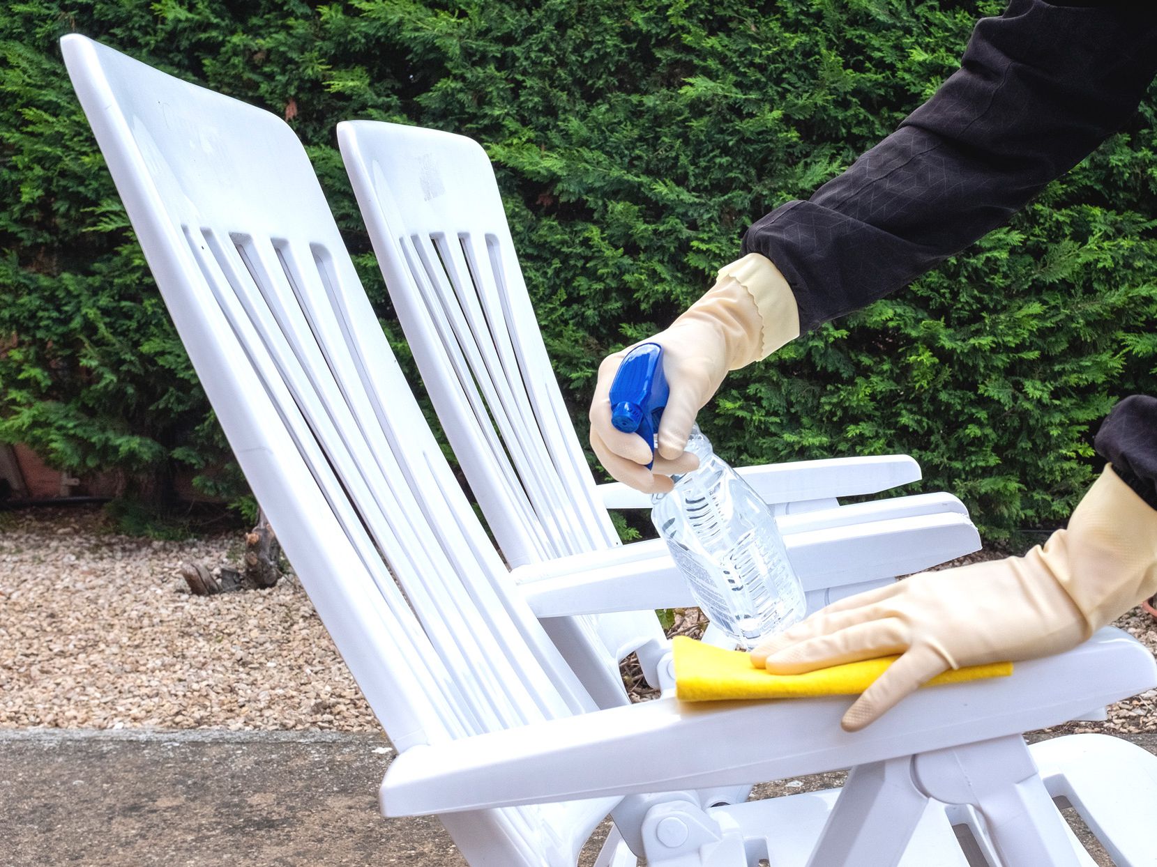 Plastic patio chairs cleaning
