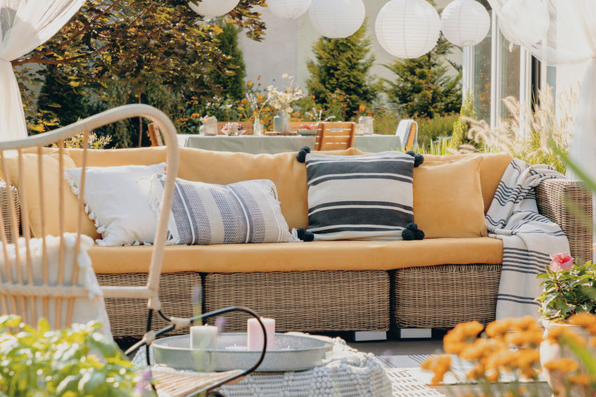 Outdoor Cushions and Throws