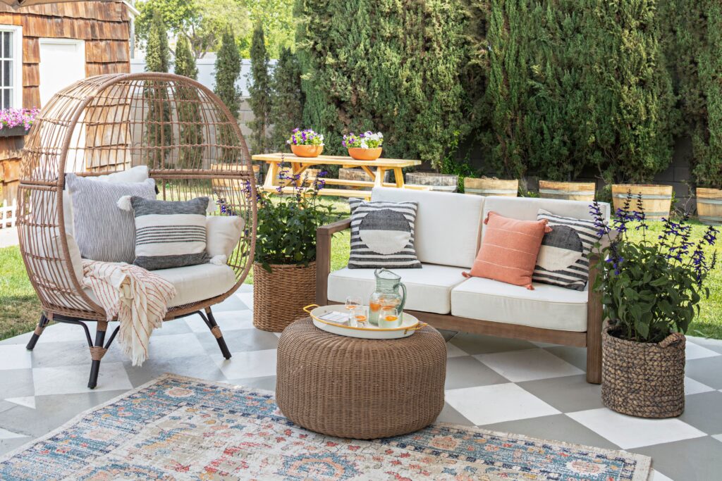 Latest Trends in Outdoor Furniture and Accessories