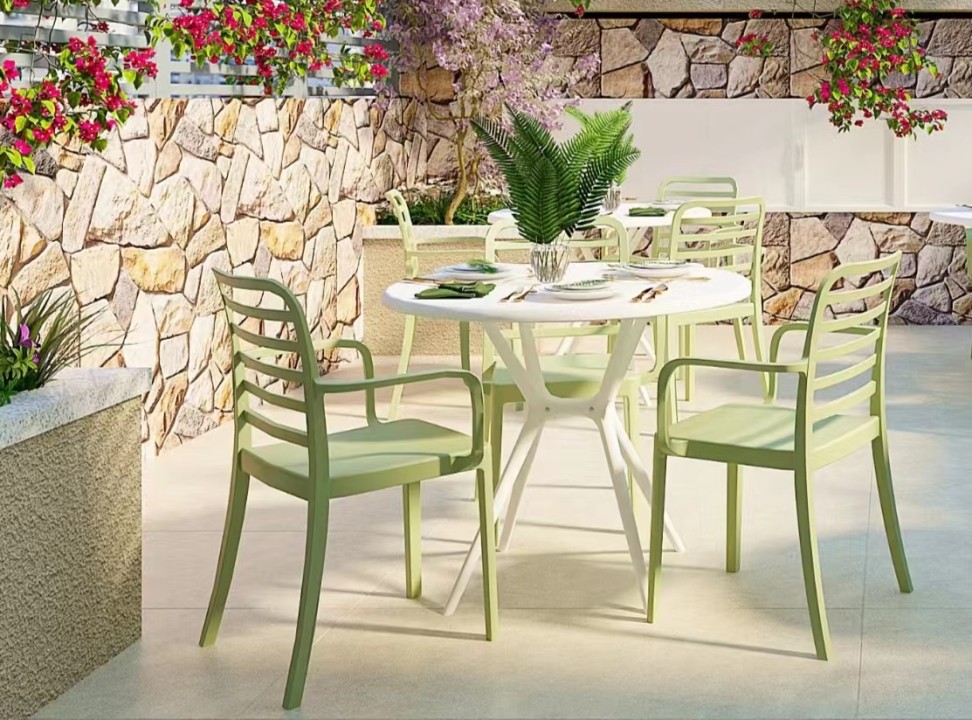 Exploring the Benefits of Plastic Patio Furniture