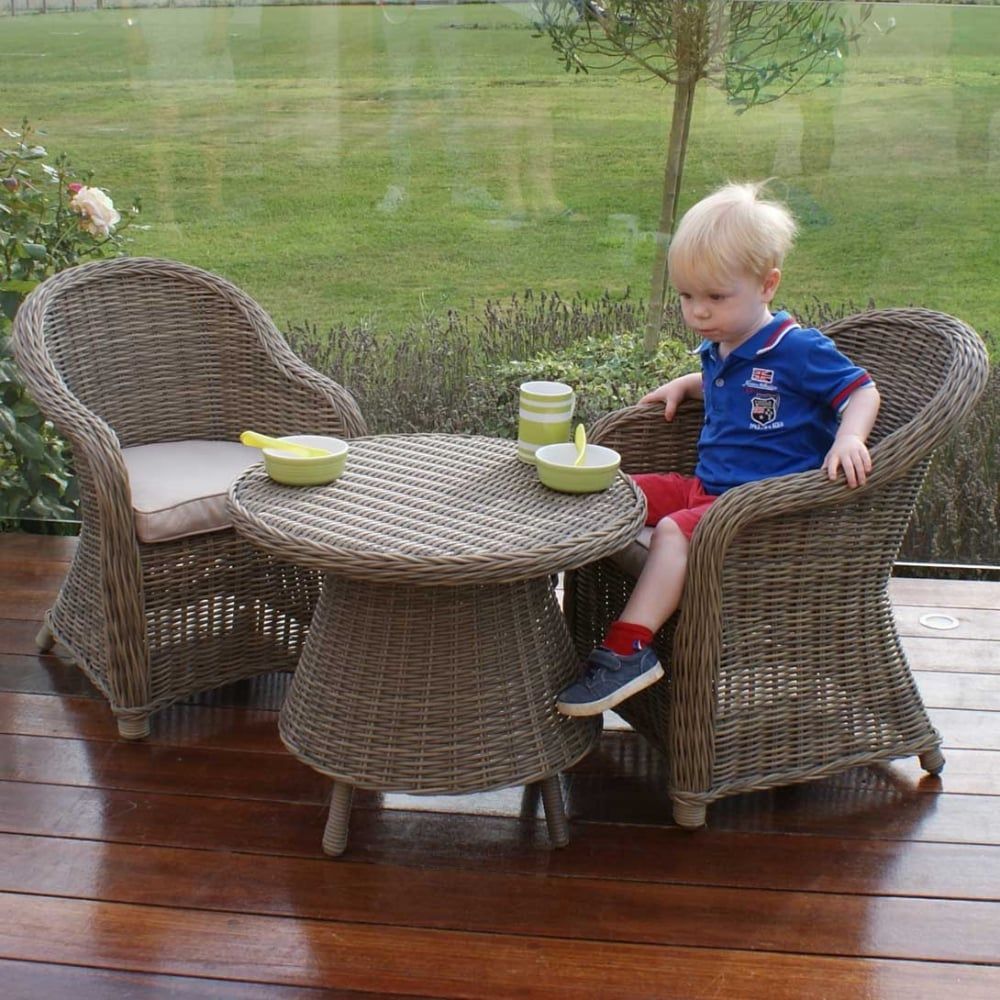 Comfortable and safe Wicker Patio Furniture for Kids