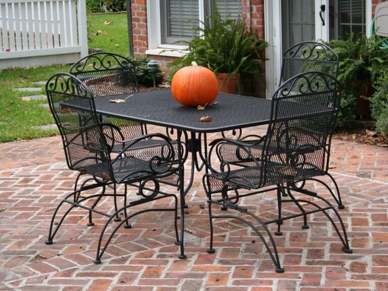 How to Choose the Best Wrought Iron Patio Furniture